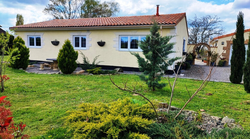 Maison de plain-pied en Dordogne - 24360 Champniers et reilhac