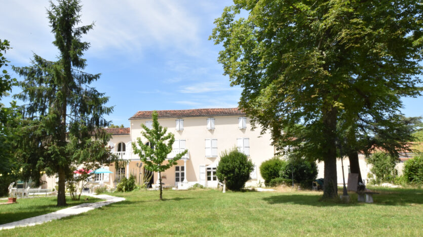 Magnifique demeure du XVIII à La Rochefoucauld-en-Angoumois - 16110 La rochefoucauld