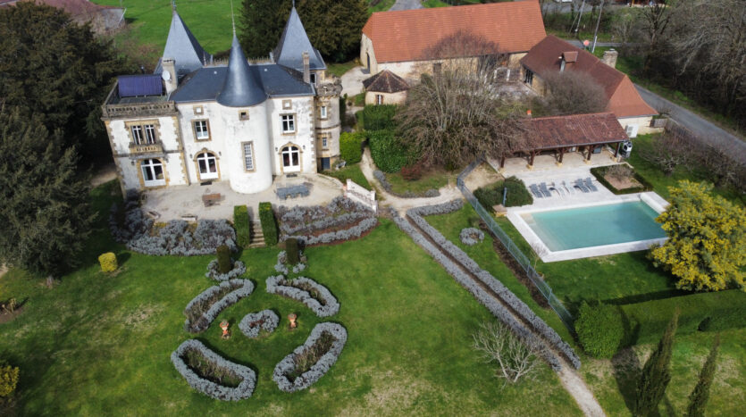 Manoir avec maison de gardien dans le Périgord vert - 24800 St sulpice d excideuil